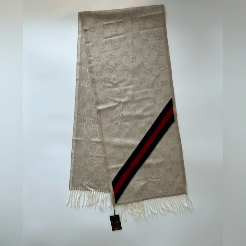 New With Tags Gucci Nikky Wool Alpaca Monogram Web Beige Scarf Shawl Fringe